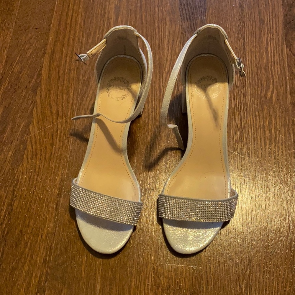 SHIMMER & SHINE WITH THESE HEELS! ✨
